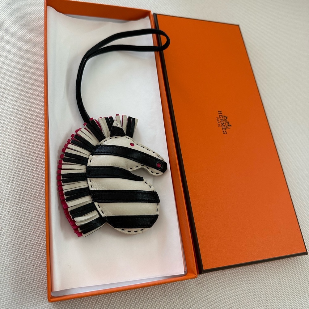 Hermes Charm - Picture 4 of 10